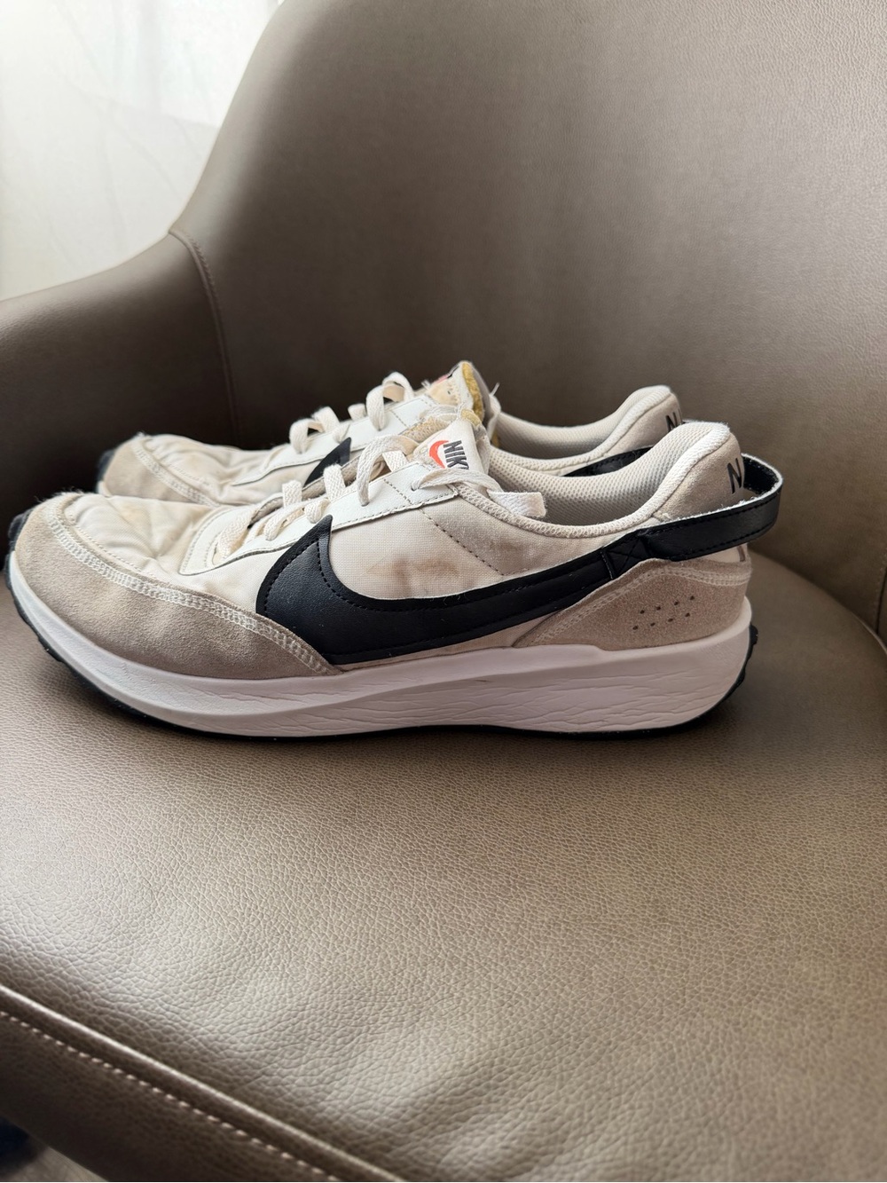 Nike Men’s Cream and Black Low-Top Sneakers